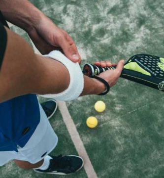 cuál es la diferencia entre pelotas de tenis y padel